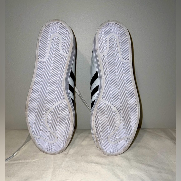 Men’s Adidas Superstar - Picture 4 of 7